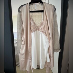Showstopper robe in Champagne chemise Ivory S worn once bridal bride wedding